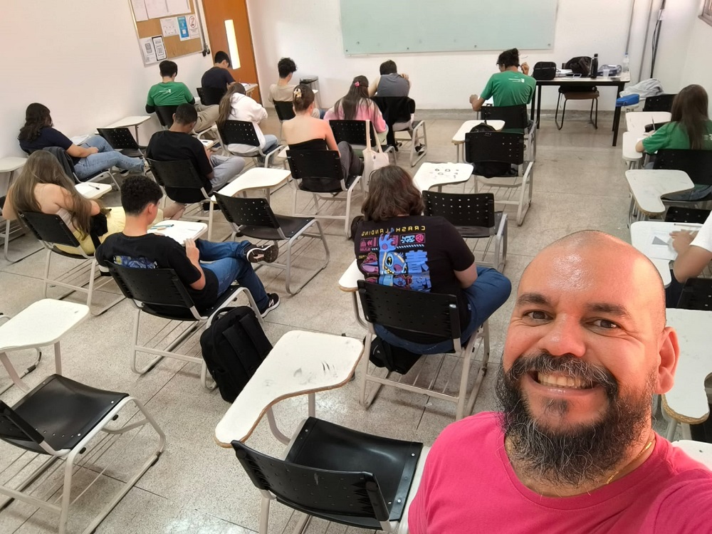 Todas as etapas da competição, no IFG de Itumbiara, estão sob a responsabilidade do coordenador do Técnico em Química, professor Alexander Serejo